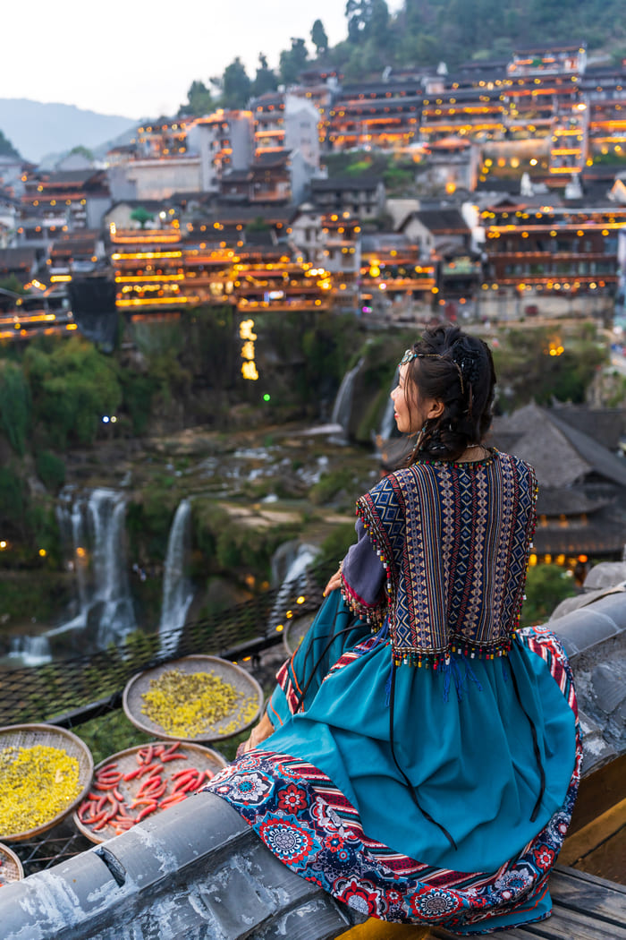 Mujer con ropa tradicional de Lijiang China